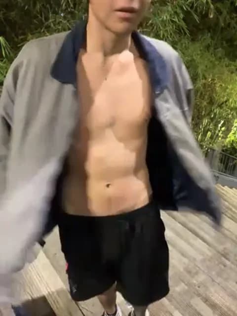 [2026-01-17 05:38] Liam_Moss Show (32m)