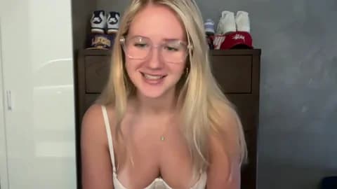 [2026-04-23 06:20] itssosierra Show (30m)